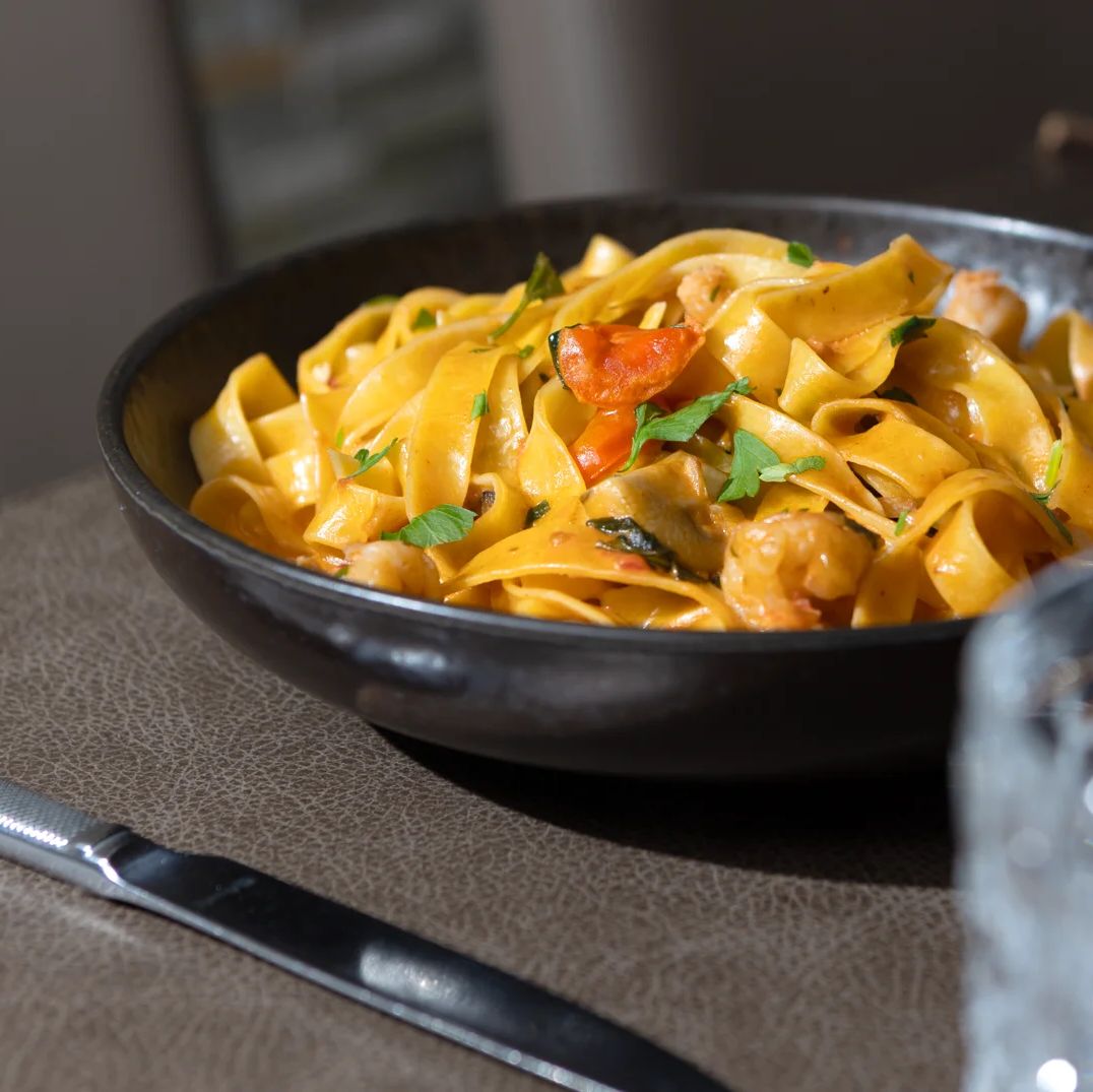 Restaurant isabella pasta mit meeresfruechten im restaurant